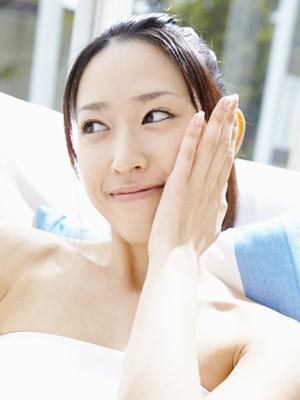 天神の美容皮膚科でアイリフトの施術